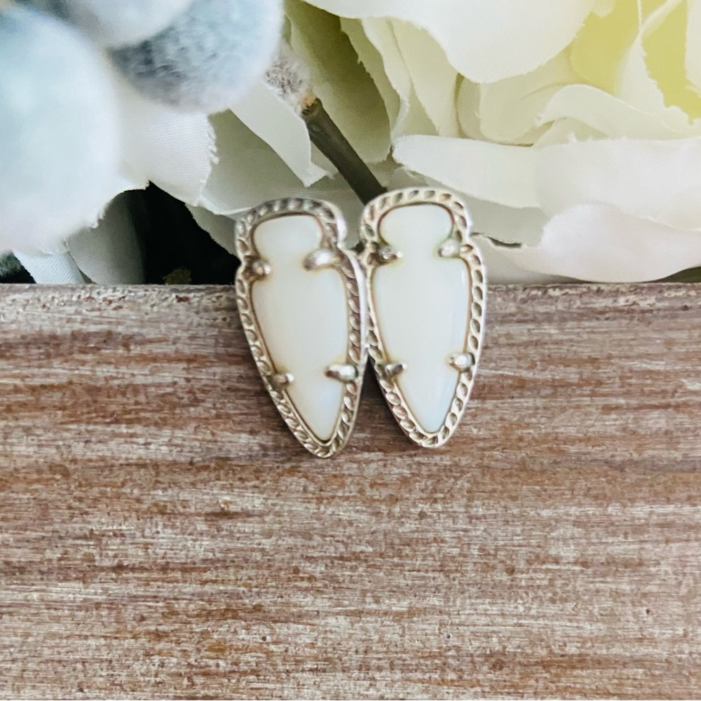 Kendra Scott Skylette Arrow Stud Earrings White and‎ Silver